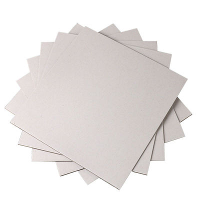 cartón gris hojas de cartón y hojas de papel