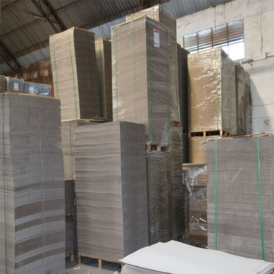 Pulpa mezclada reciclada de 400 gsm de cartón dúplex de espalda gris.