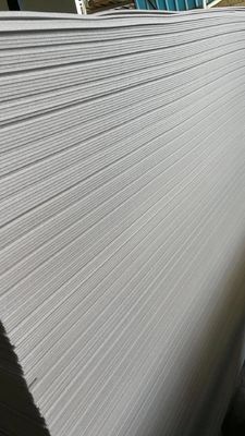 Carpeta de cartón de cartón grueso gris de cartón de cartón de papel sin recubrimiento