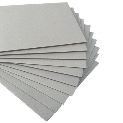 Hojas de cartón de papel gris para cubiertas de libros o fondos de muebles