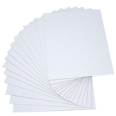 Papel de cartón dúplex con fondo blanco para empaquetado e impresión