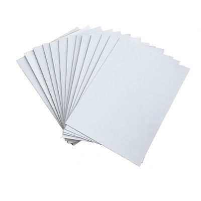 Un lado blanco con fondo gris de cartón dúplex: papel dúplex personalizado de buena calidad
