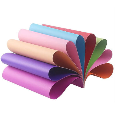 Papel de color recubierto de kaolinita de tamaño A4 para proyectos de impresión de origami / offset DIY