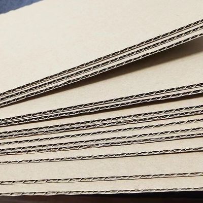 B C E F Papel corrugado de flauta 3 capas 5 capas espesor / tamaño personalizado