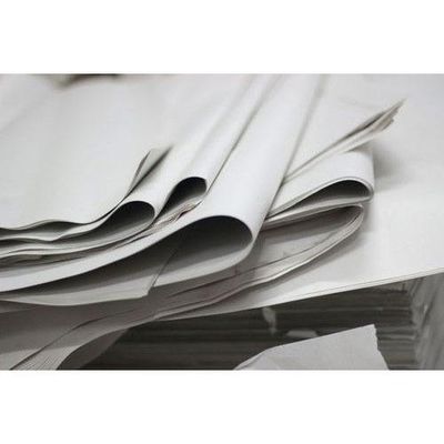 Reel de pulpa de mezcla 48.8gm Hojas de papel de periódico para el embalaje